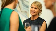 Robin Wright as Laura Sanderson in The Girlfriend | Image via Prime Video